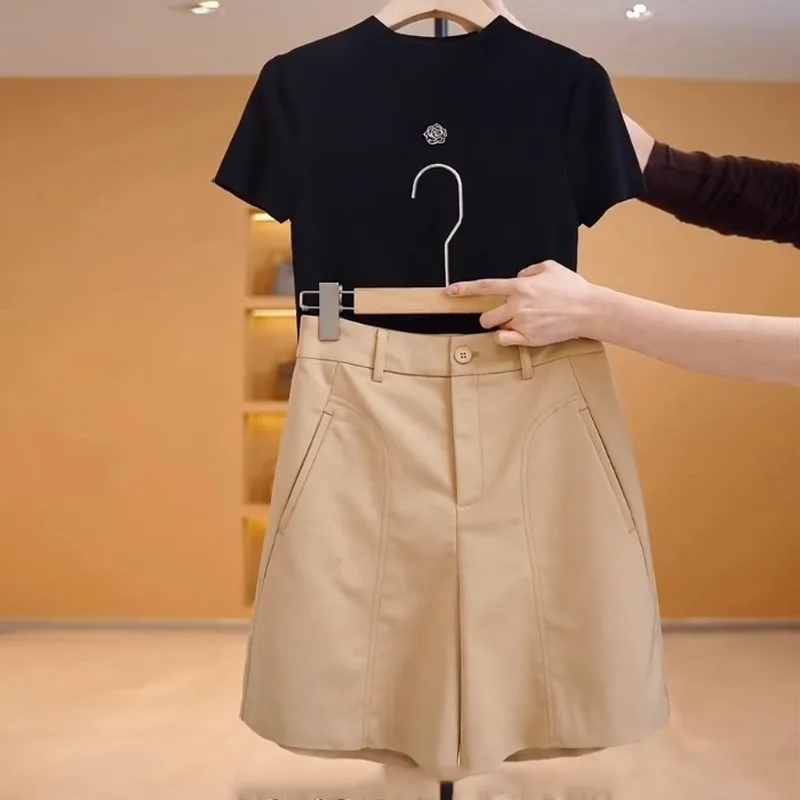 بدلة بيضاء شورت خمس نقاط للنساء شورت صيفي متعدد الاستخدامات بتصميم عصري غير رسمي