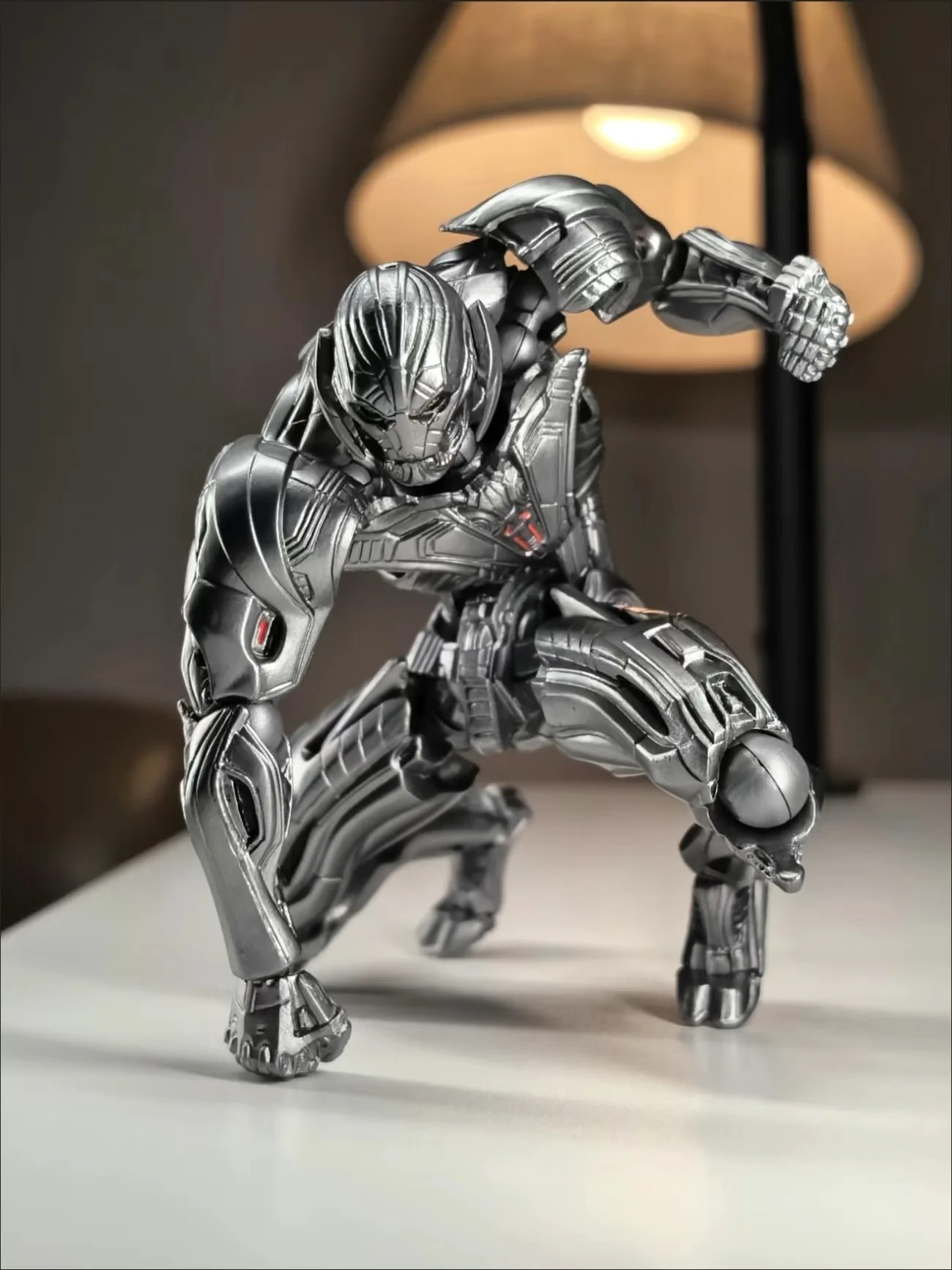 Em estoque ac fábrica ultron figura de ação kaiyodo incrível yamaguchi vingadores figuras coleção ko modelo crianças presentes aniversário brinquedos