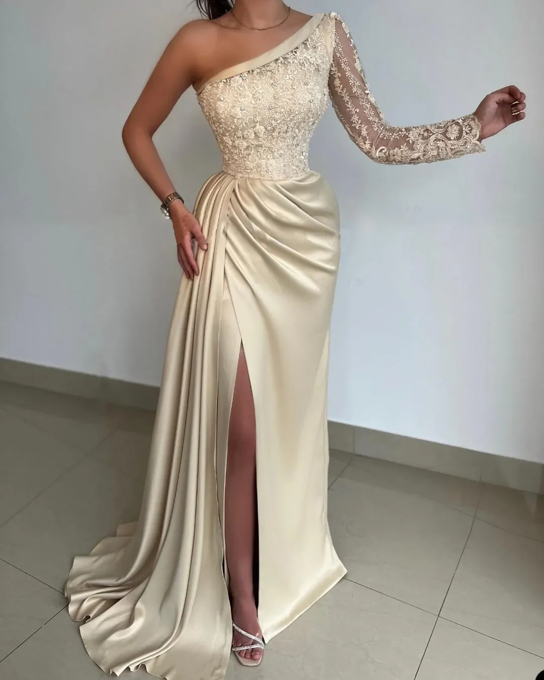 Sexy prom Dresses Lace Appliques Beads Illusion One Shoulder Evening Dress A Line Side Split Formal Party Gowns Long Sleeve