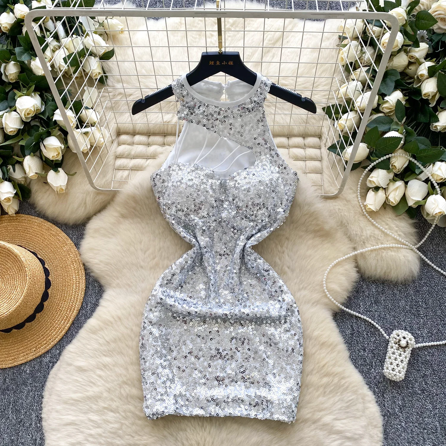 Robe française légère de luxe, col licou, sans manches, mode d'été pour femmes, Slim, moulante aux hanches, paillettes, Mini robe, 2025