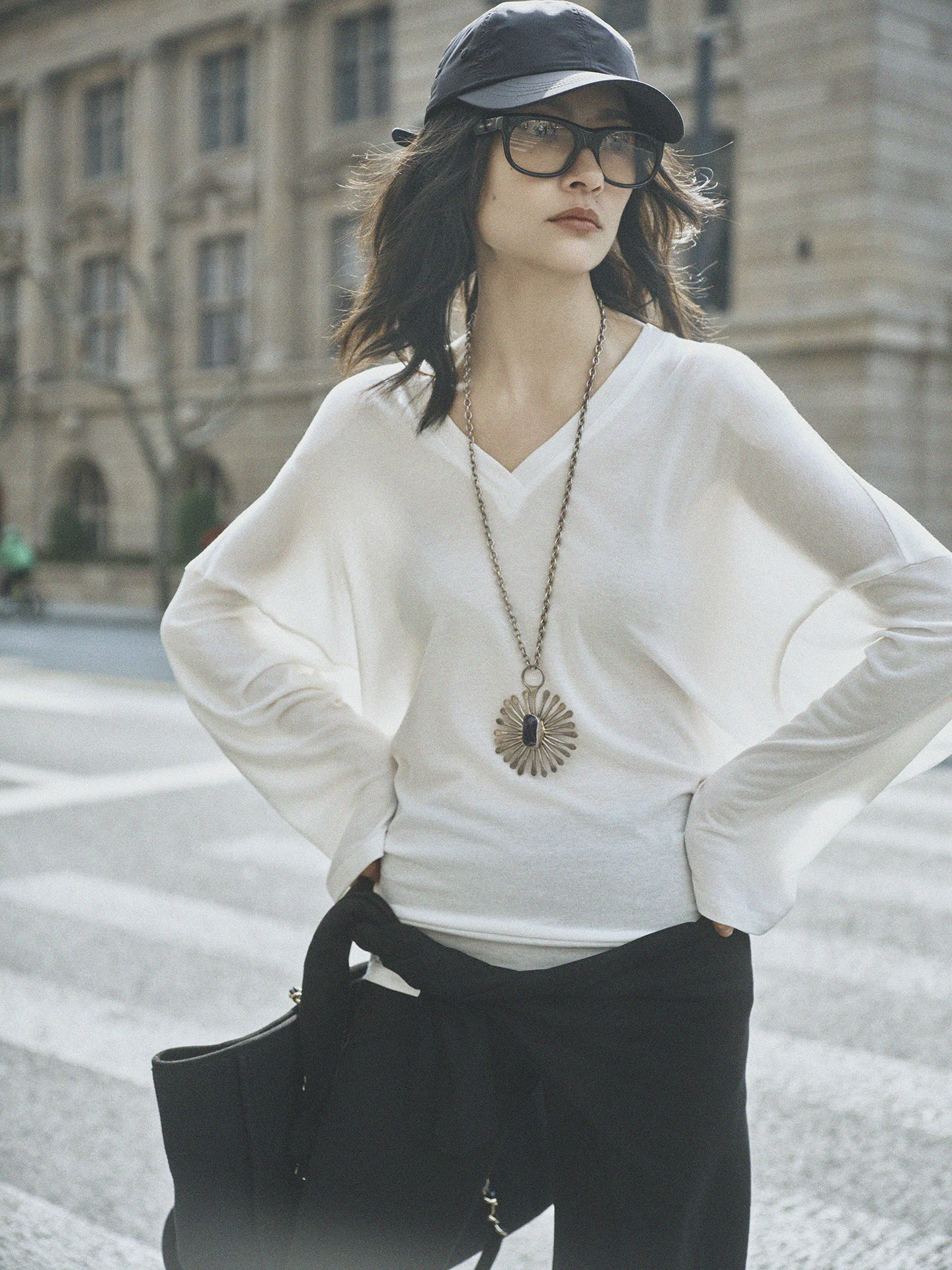 

YVONE LIU Lazy Style Loose Fit Women's Long Sleeve V-Neck Wool Blend Knitwear Soft Comfortable Waist-Cinching Top