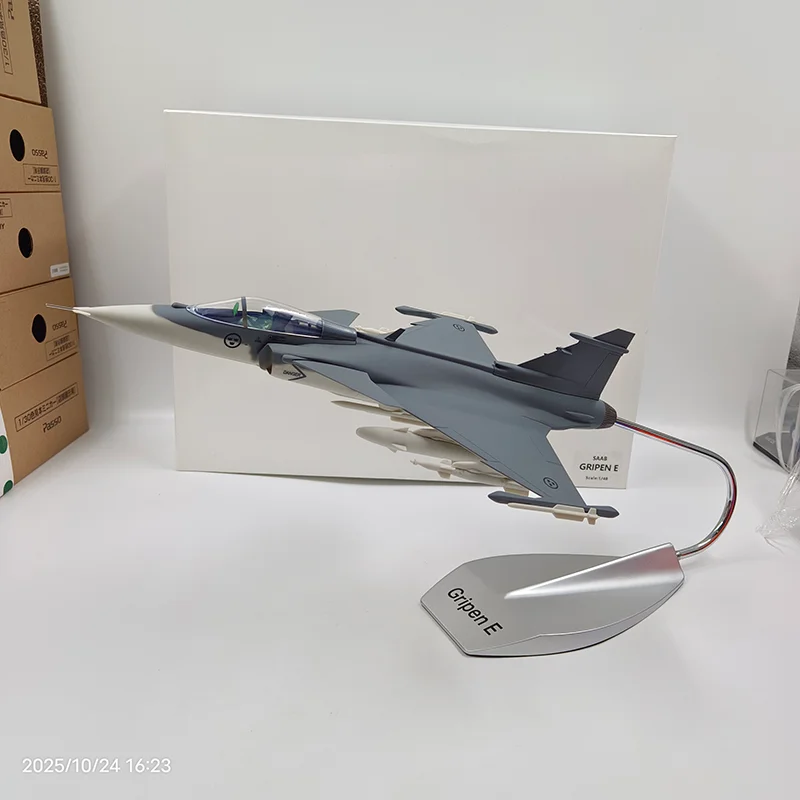 

Модель SAAB JAS-39 Gripen в масштабе 1/48 года, Миниатюрные модели литых под давлением из АБС-пластика, экологически чистые модели истребителей, сувенирные подарочные игрушки для мальчиков