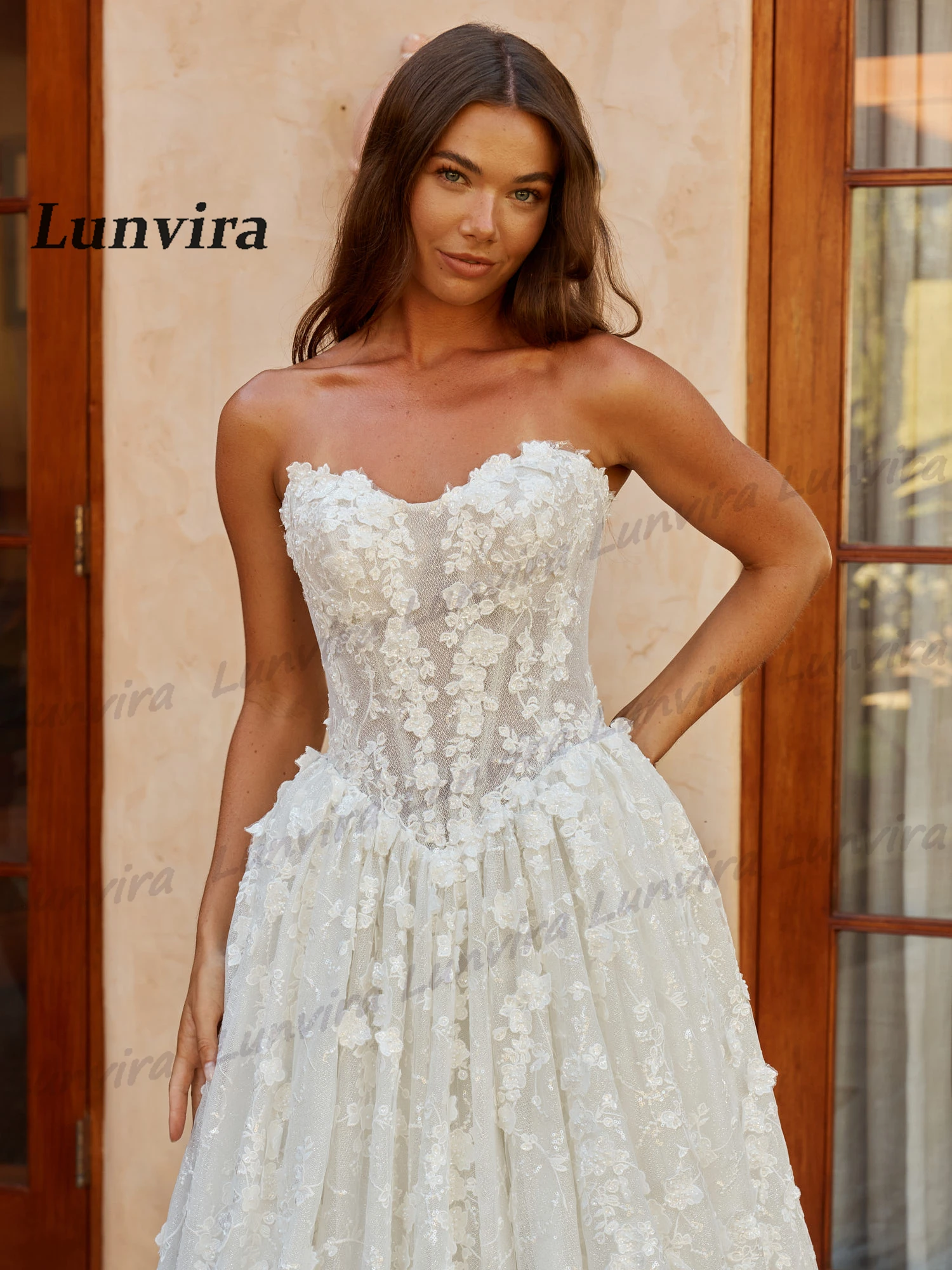 Lunvira Stylish Sweetheart Bridal Dress Lace Appliques Sleeveless Court Train A-line Tulle Vestido De Casamento Customized