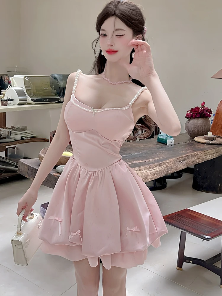 فستان قصير مثير من الساتان الوردي الجديد لعام 2025 فستان نسائي أنيق بفيونكة كاواي فستان صيفي كوري مكشكش للحفلات