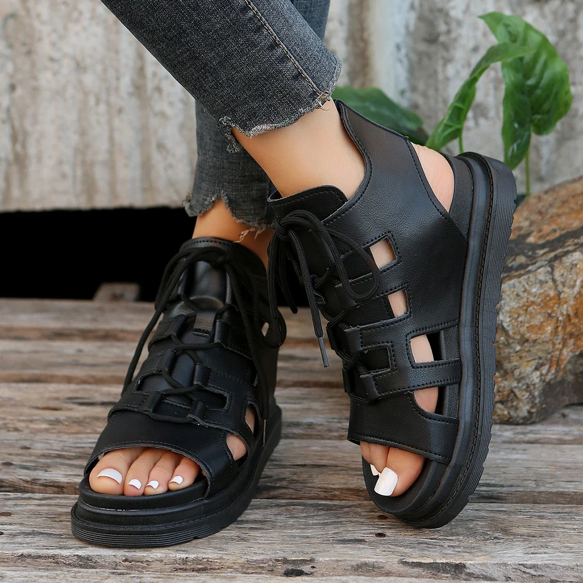 Retro Hollow Out Lace Up Women Platform Sandals Solid Color Ladies Gladiator Sandalias Back Strap Thick Botom Sport Sandles