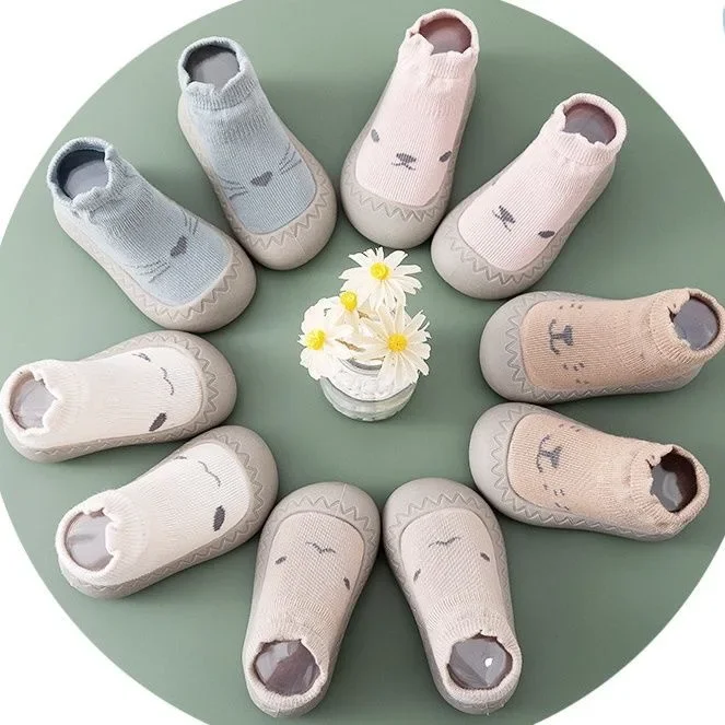 Zapatos de bebé para niños, suela de goma suave, primeros caminantes, calcetines para niños, calcetines antideslizantes para el suelo, zapatos de calcetín para niños de 0 a 4 años, botines para niños y niñas