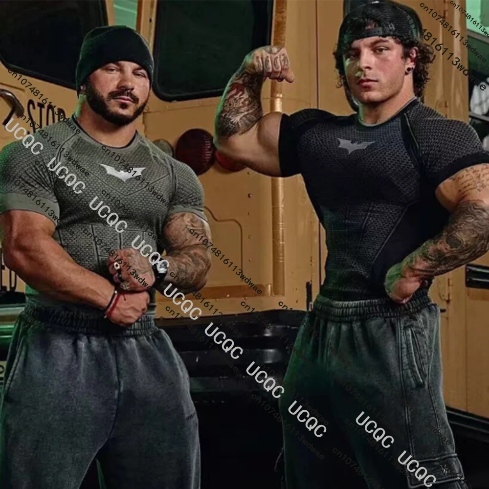 الرجال العضلات سريعة الجافة نحيل صالح قصيرة الأكمام تي شيرت رياضي الصالة الرياضية تجريب اللياقة البدنية الجري الرياضة كمال الاجسام الذكور عارضة قميص