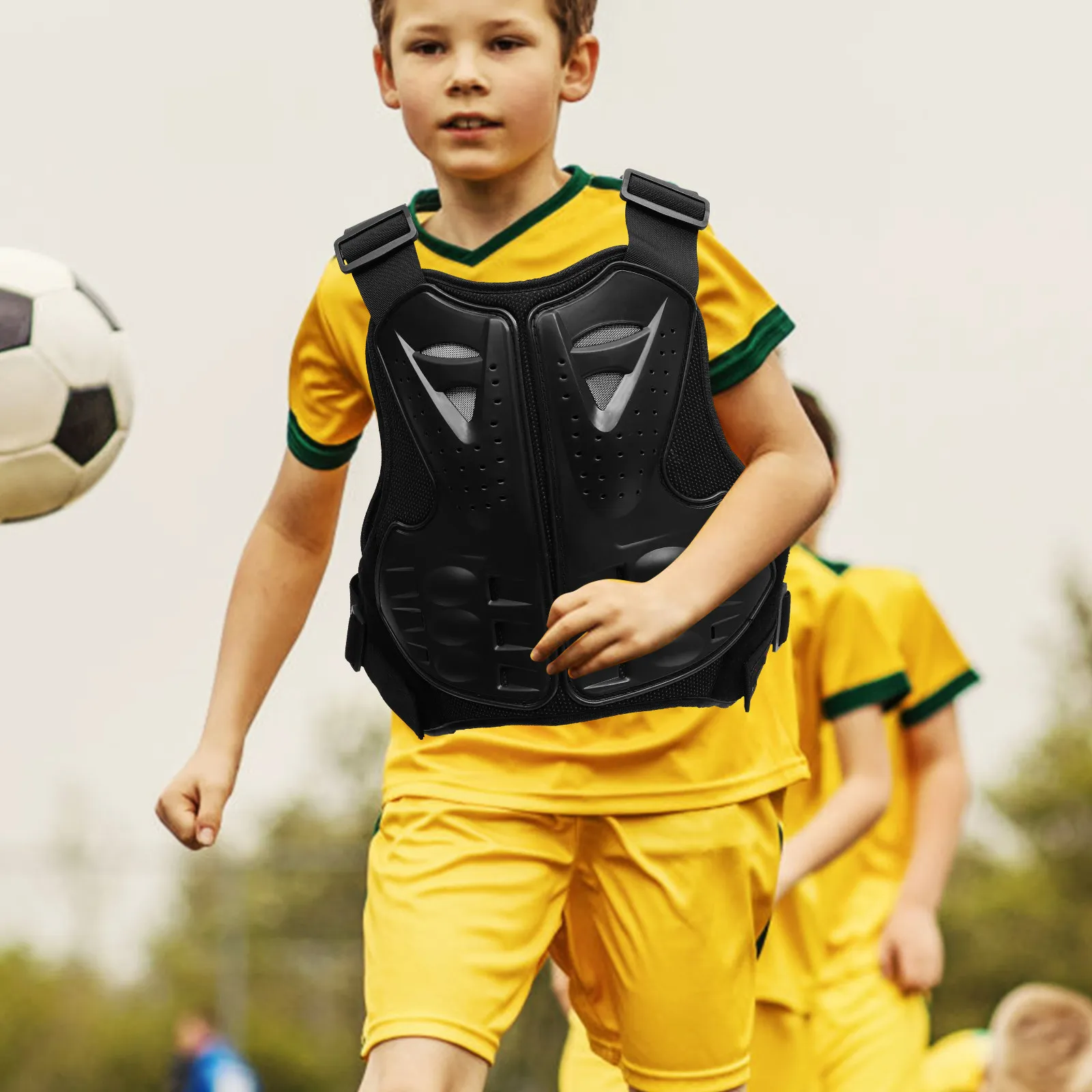 

Детская защитная куртка для активного отдыха и спорта: прочная конструкция, надежная защита для детей при езде