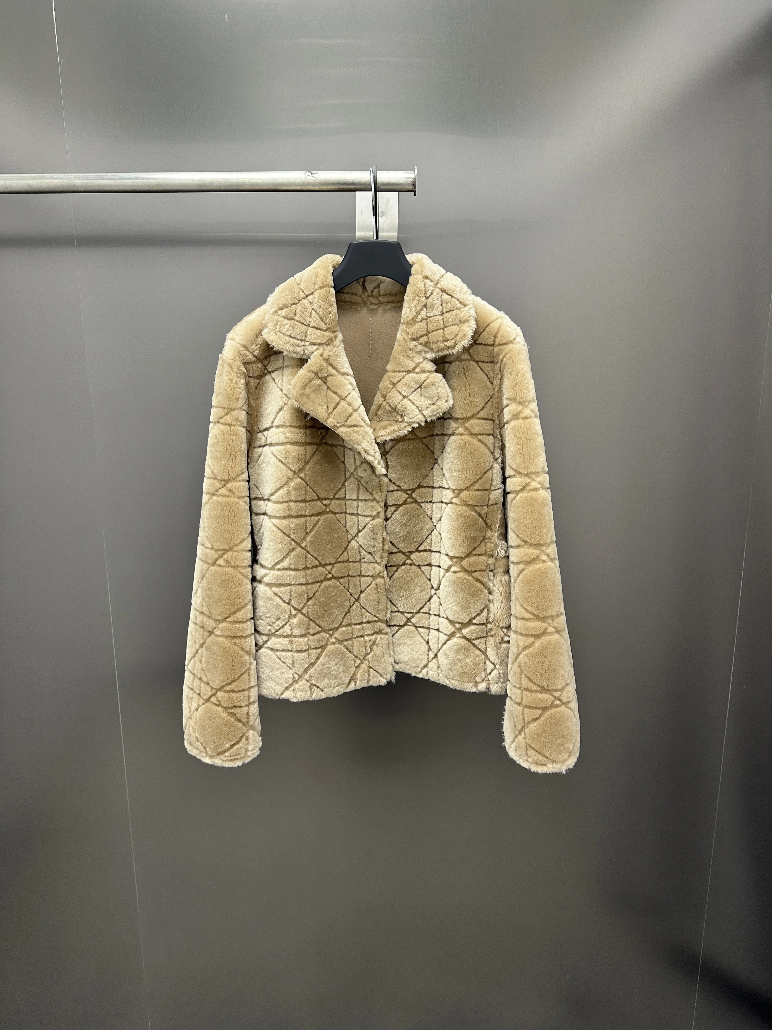 Women Merino Shearling Coat Classic Grid Pattern High-End Genuine Sheepskin Fur Jacket Winter Warm Outerwear