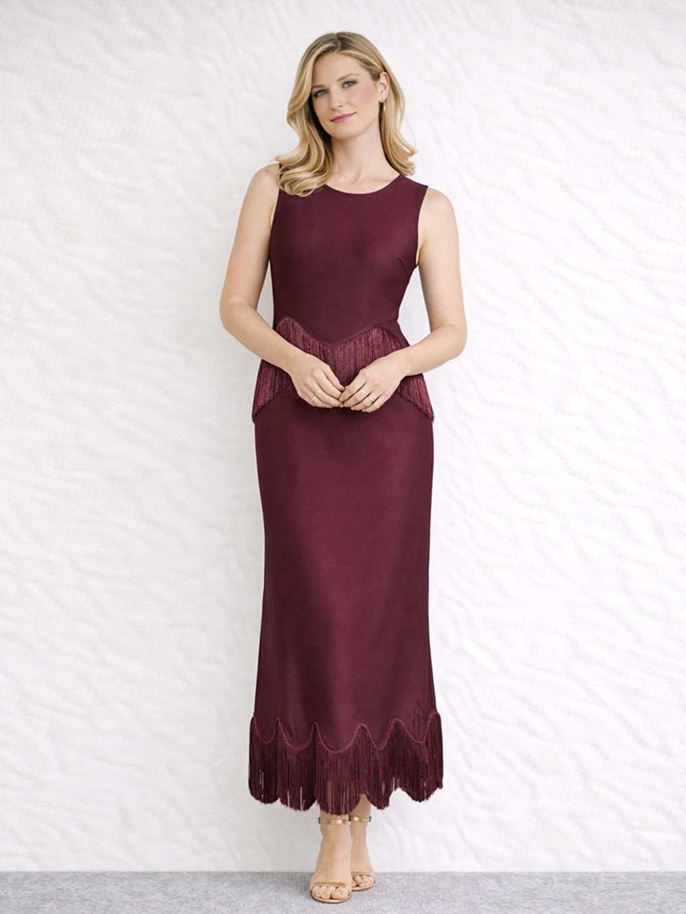 

Новое вечернее платье в европейском и американском стиле с элегантной отделкой из перьев и эффектом стройнящего силуэта, идеально подходящее для вечеринок и в качестве платья для подружек невесты.