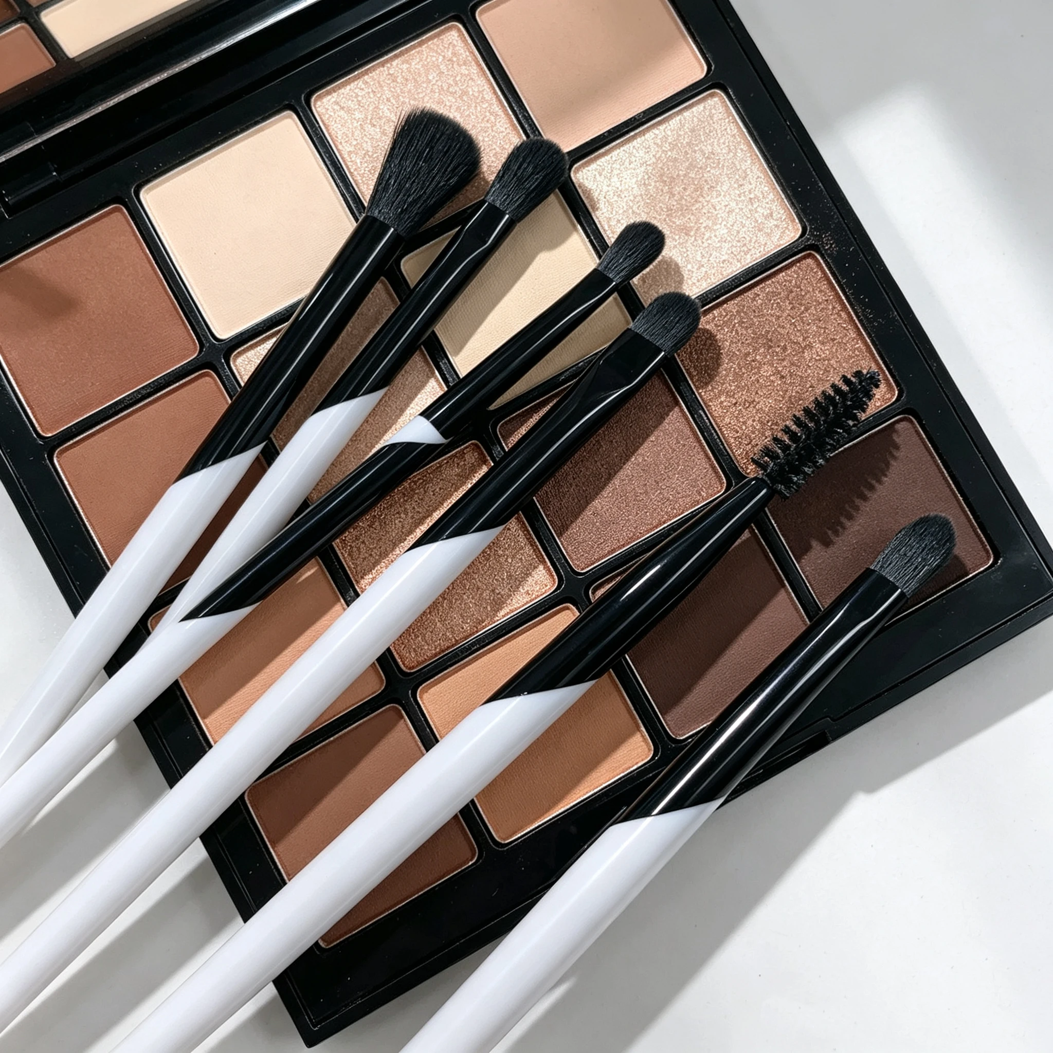 6-piece luxury makeup brush gift set: fluffy and soft brushes suitable for various applications—an ideal gift for women.