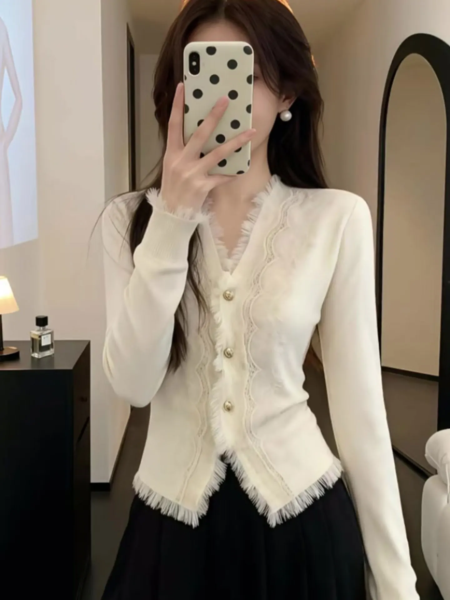 

Вязаный топ с V-образным вырезом и кружевными вставками, европейский бренд класса люкс, для повседневной носки, стандартный крой, удобный, весенняя мода