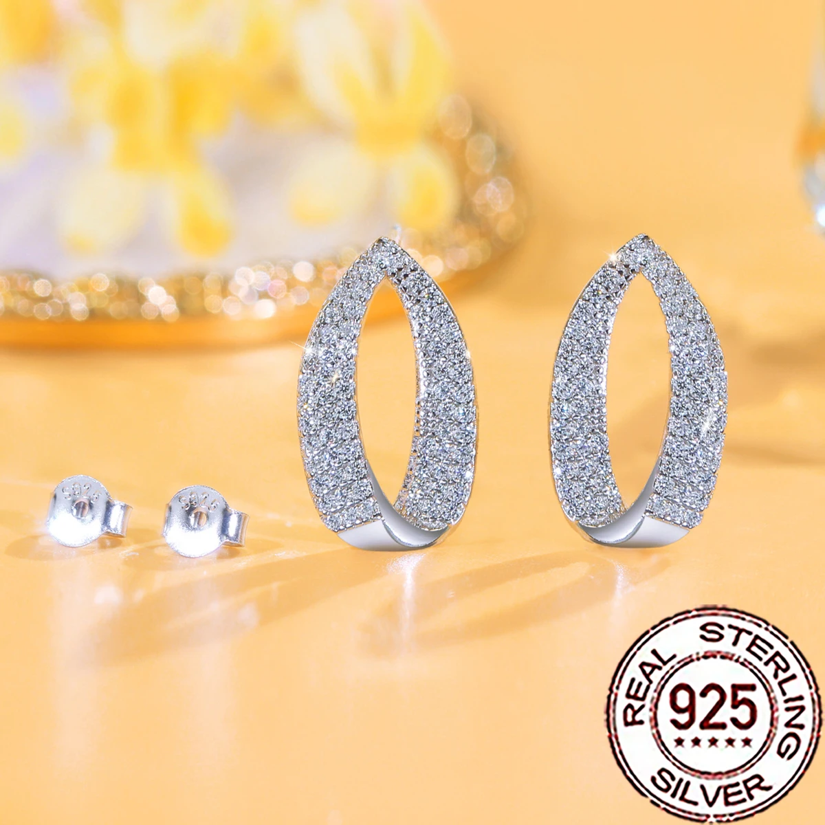 

Модные серьги-гвоздики QooLady из стерлингового серебра 925 пробы с кубическим цирконием в форме капли для женщин, изысканные ювелирные изделия для помолвки и вечеринок SE149