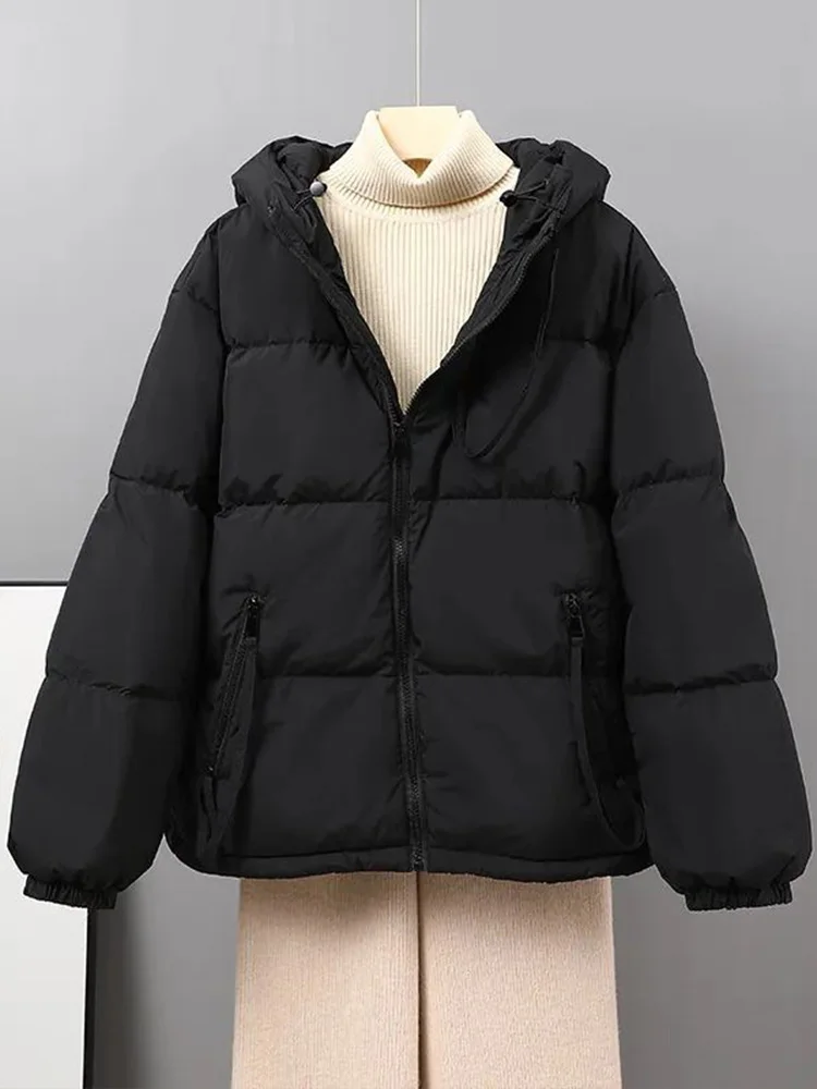 

Утепленная черная короткая пуховая куртка из хлопка для женщин, новая зимняя модель 2026 года, с капюшоном, маленький размер, в корейском стиле, для повседневной носки