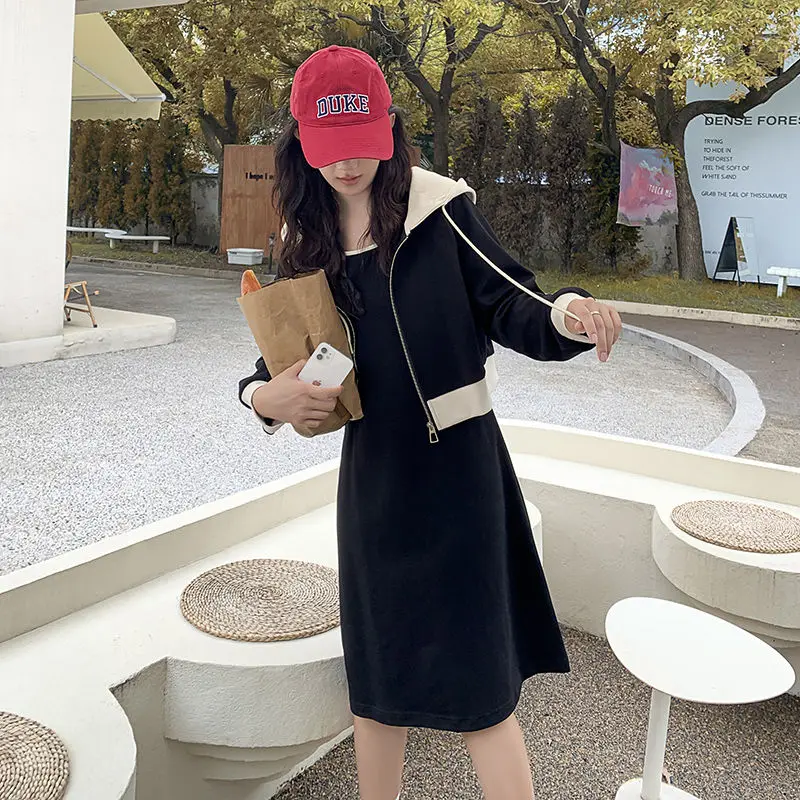 

Новый осенний вязаный комплект в корейском стиле, платье средней длины + пальто контрастного цвета с капюшоном, повседневный и модный комплект из двух предметов