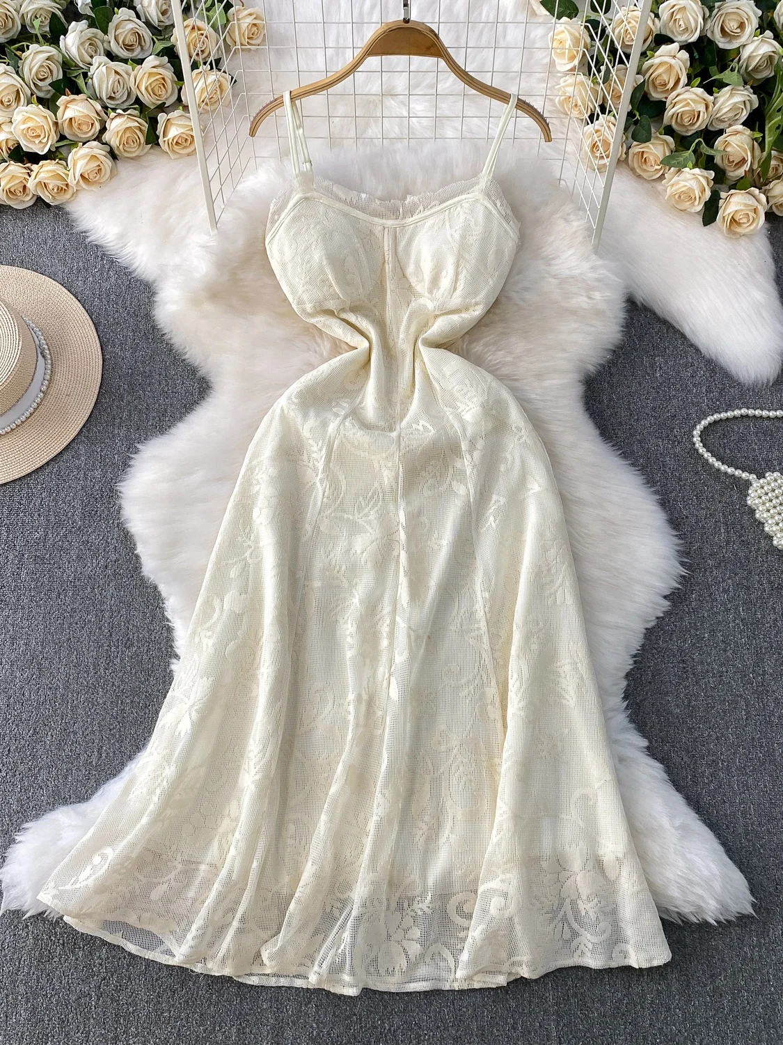 تنورة نسائية صيفية مفرغة من Ele مطرزة بخصر عالٍ للتخسيس طويلة مع وسادة صدر تنورة كورية على شكل حرف a