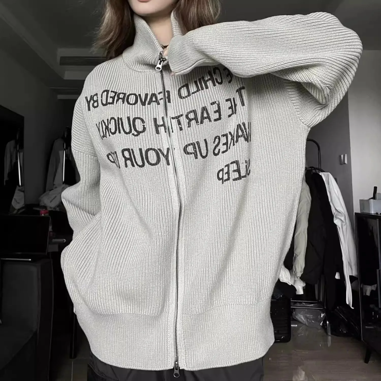 

Американский повседневный вязаный свитер на молнии с буквенным принтом, свободный крой, унисекс, осень-зима, плотный, винтажный, в стиле Гонконг