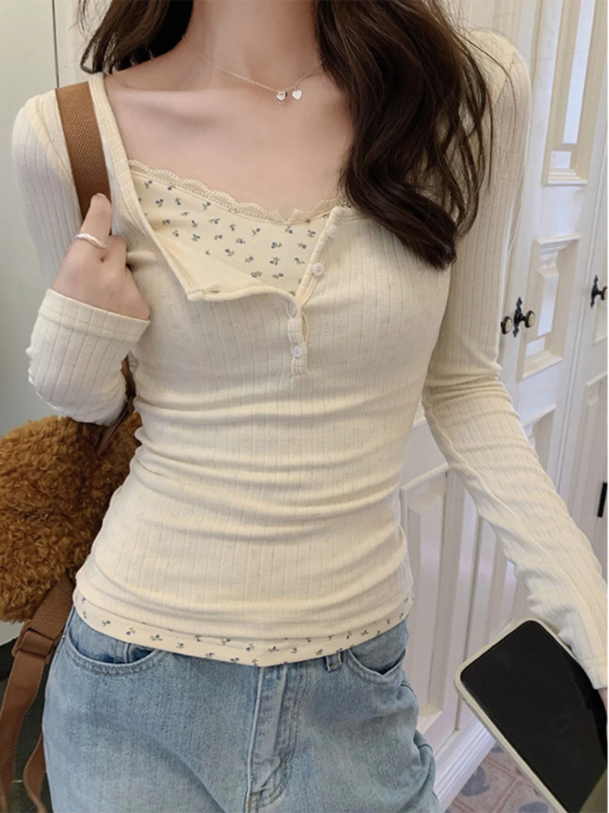 Camiseta de cuello Bajo de encaje para mujer, camisa de base floral de dos piezas falsas, top elegante de manga larga, estilo puro deseo, alta calidad, gran oferta