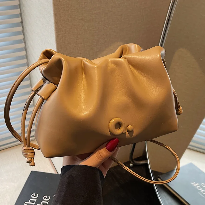 

New Niche Design Bucket Bag 2025 Fashion Trend Casual Women's Shoulder Messenger Bag