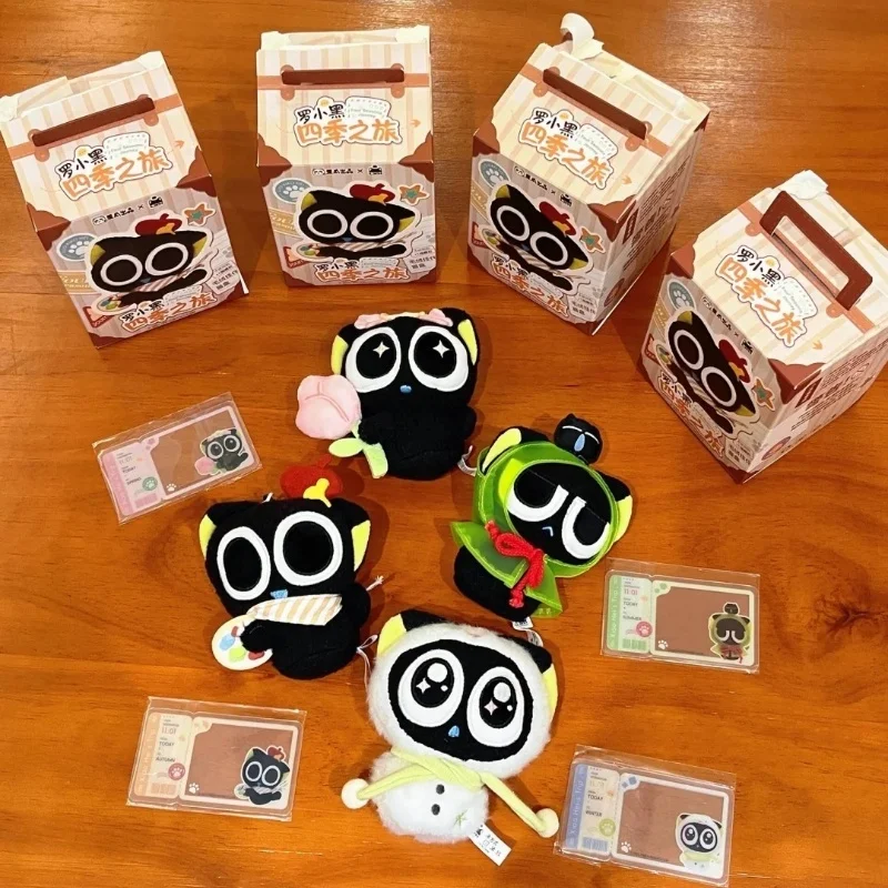 

В наличии Легенда о Луо Сяоhei Путешествие через четыре сезона Слепая коробка Kawaii Плюшевая коллекция кукол Украшения Подарки Игрушка