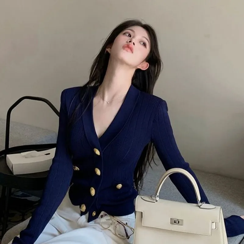 

Весенне-осенний розовый вязаный кардиган с металлическими пуговицами, тонкий укороченный кардиган, топ с длинными рукавами, тонкий свитер, тонкое пальто, дизайн, уличная одежда