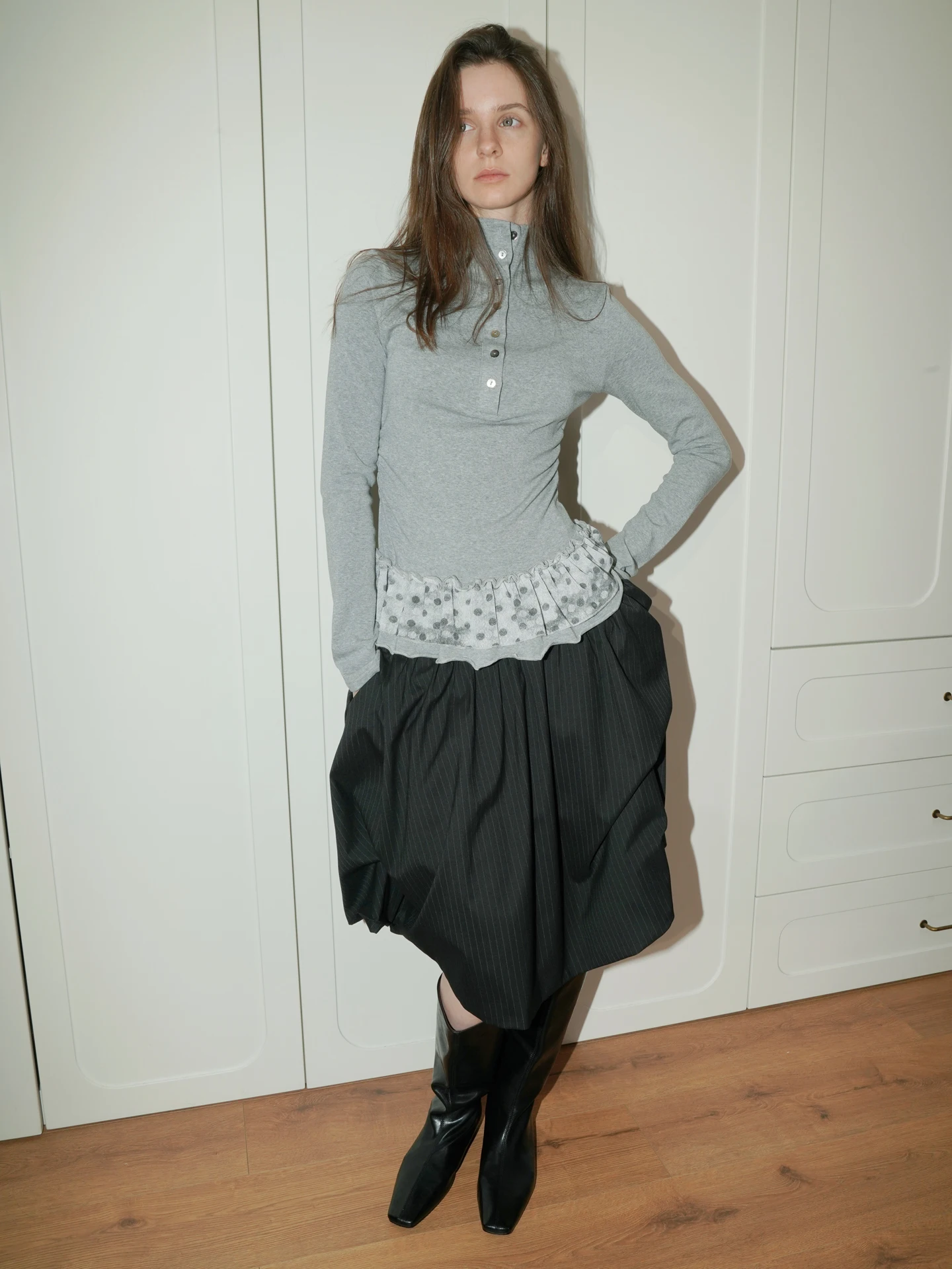 UNNNSAD Elegant Grey Knitted Slim Fit T-Shirt with Gathered Hem Half High Collar Henry Collar Polka Dot Pattern Long Sleeve