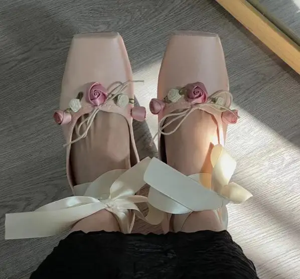 Sweet Girls Pink Apricot Silk Square Toe Rose Flower Bow Tie Cross Tied Flat Ballet Shoes Women Shallow Single Shoes Rozmiar 41