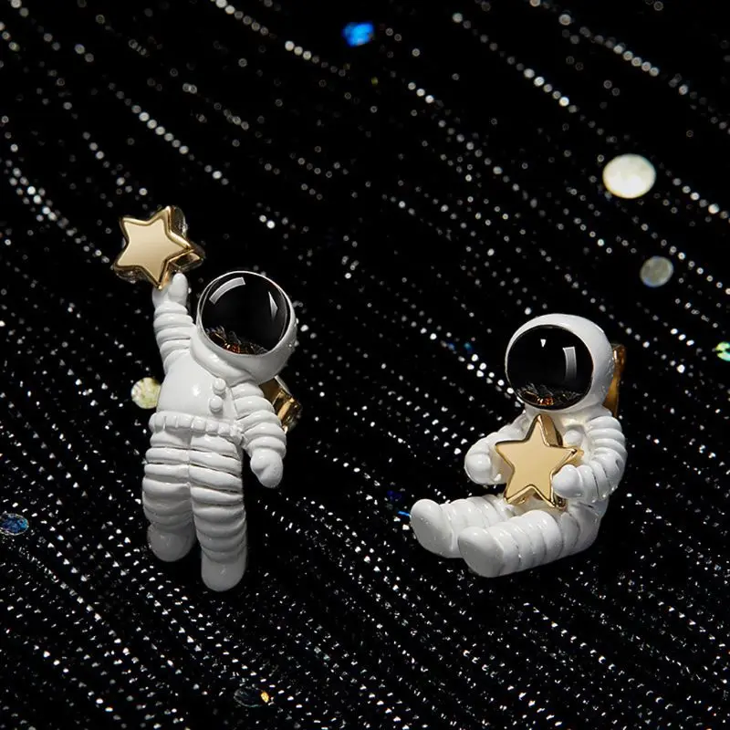 E15E Trendy Asymmetric Astronaut Earrings Small Starry for Sky Space Star Earrings Fashion Jewelry Gift for Women Friend