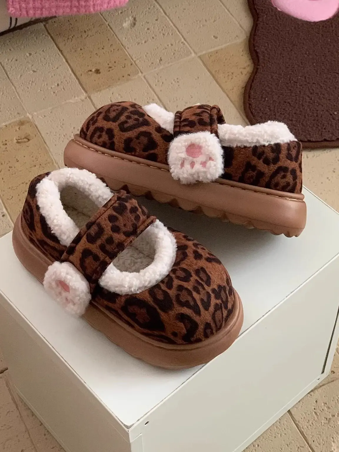 Cat paw cotton shoes for women, winter leopard print anti slip outer layer, bean shoes for women, slippers