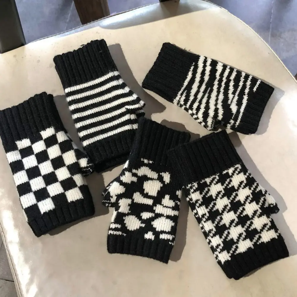 

Warm Soft Driving Student Adult Checkerboard Stripe Korean Style Mittens Knitting Women Gloves Half Fingers Gloves