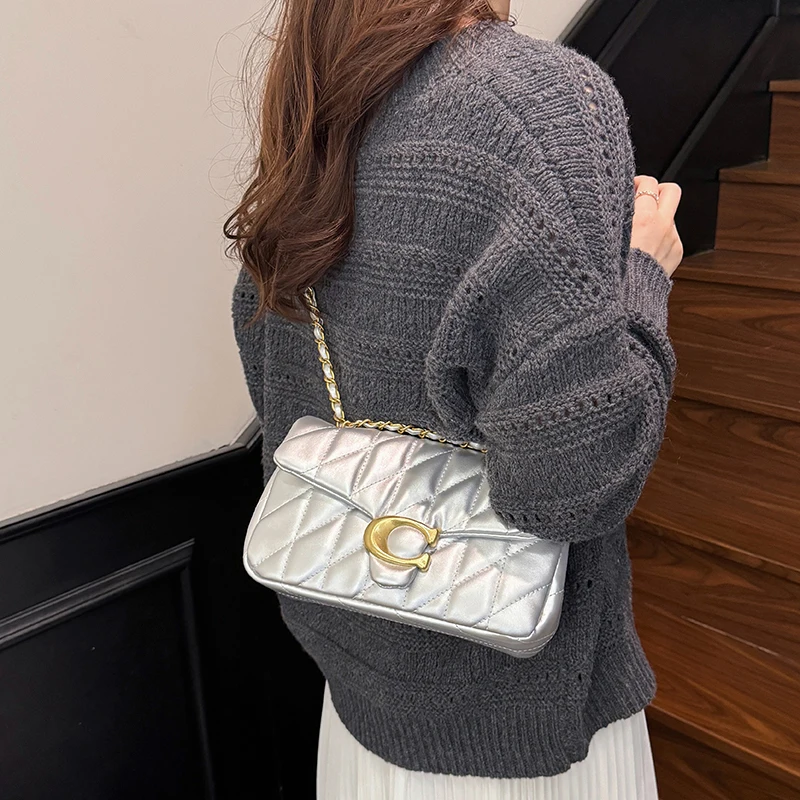 Women's Practical Bag with Zipper Closure Spacious Capacity Suitable for Carrying Daily Essentials and Small Items