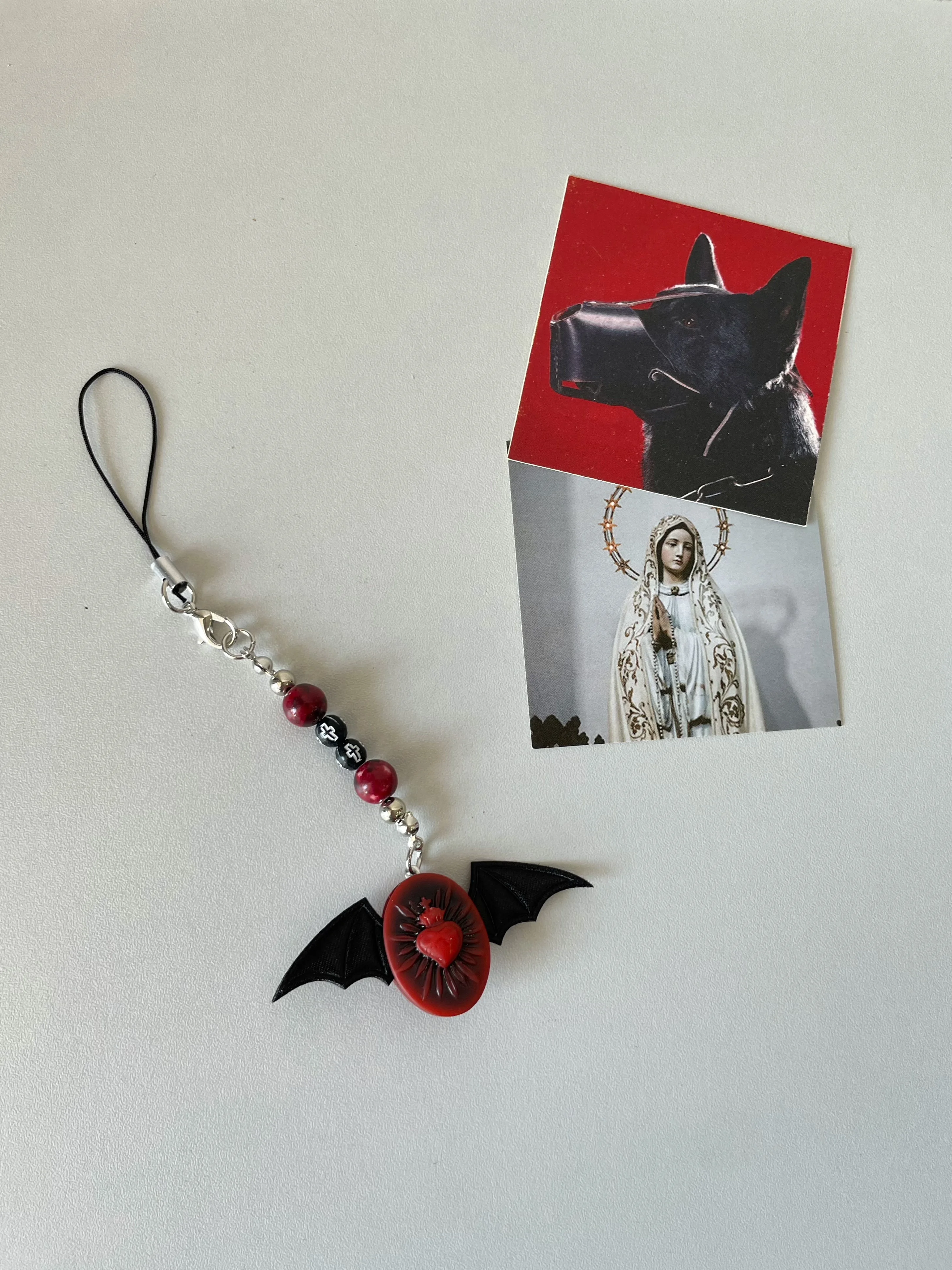 سلسلة هواتف محمولة الظلام القوطية الصليب الحب الخفافيش شيطان أجنحة مطرز النساء الهاتف المحمول قلادة Ins الرياح Y2k الحبل السحر اكسسوارات