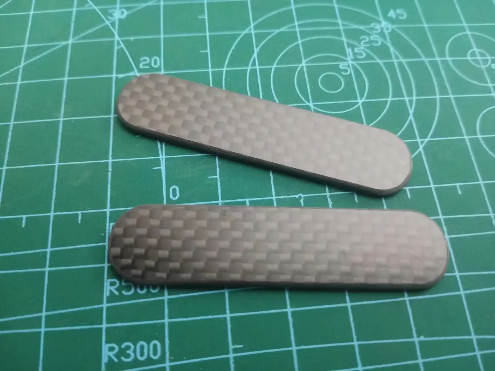 

New 1 Pair DIY Carbon Fibre Handle Scales for 58mm Victorinox Swiss Army Knife