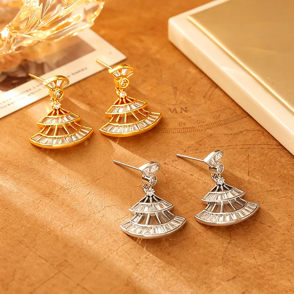 

Hollow zircon fan-shaped earrings niche light luxury high-end fashion exquisite earrings women's ginkgo leaf earrings