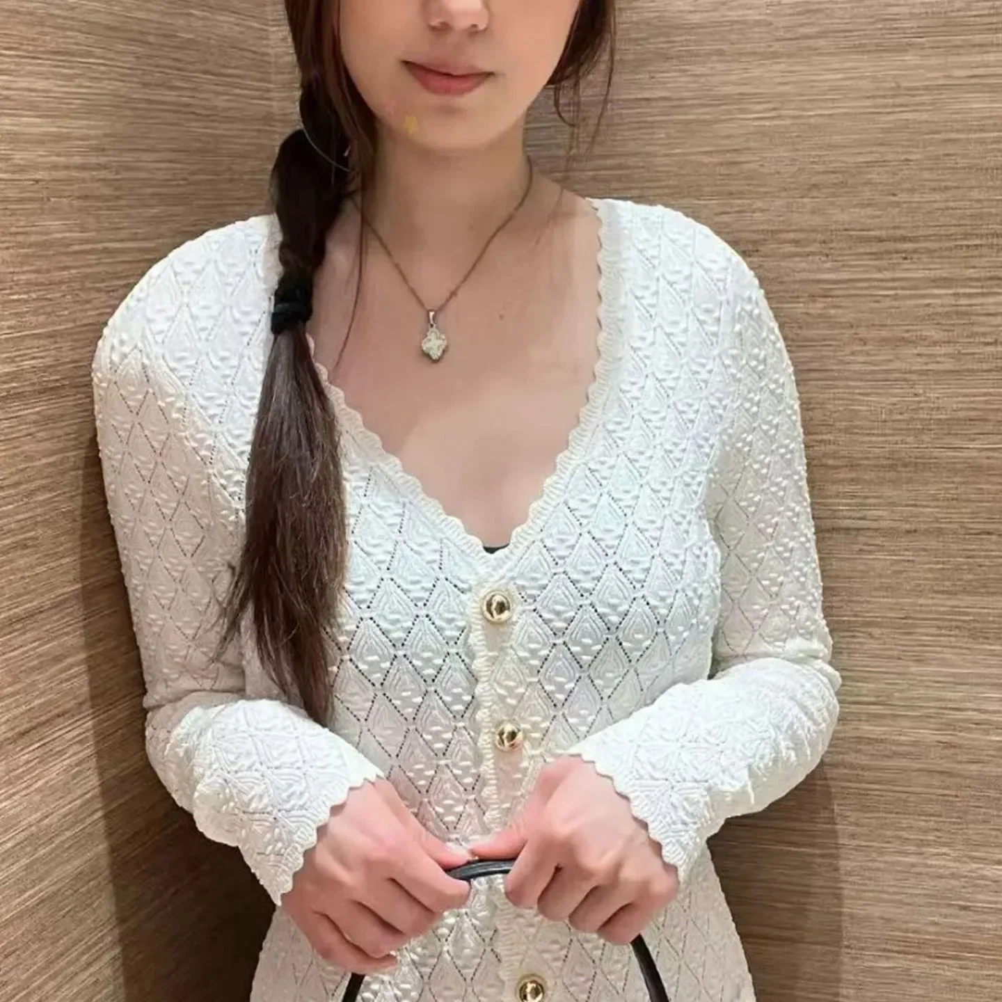 2025 Otoño e Invierno vestido blanco con cuello en V para mujer vestido de noche de manga larga calado ajustado vestido midi