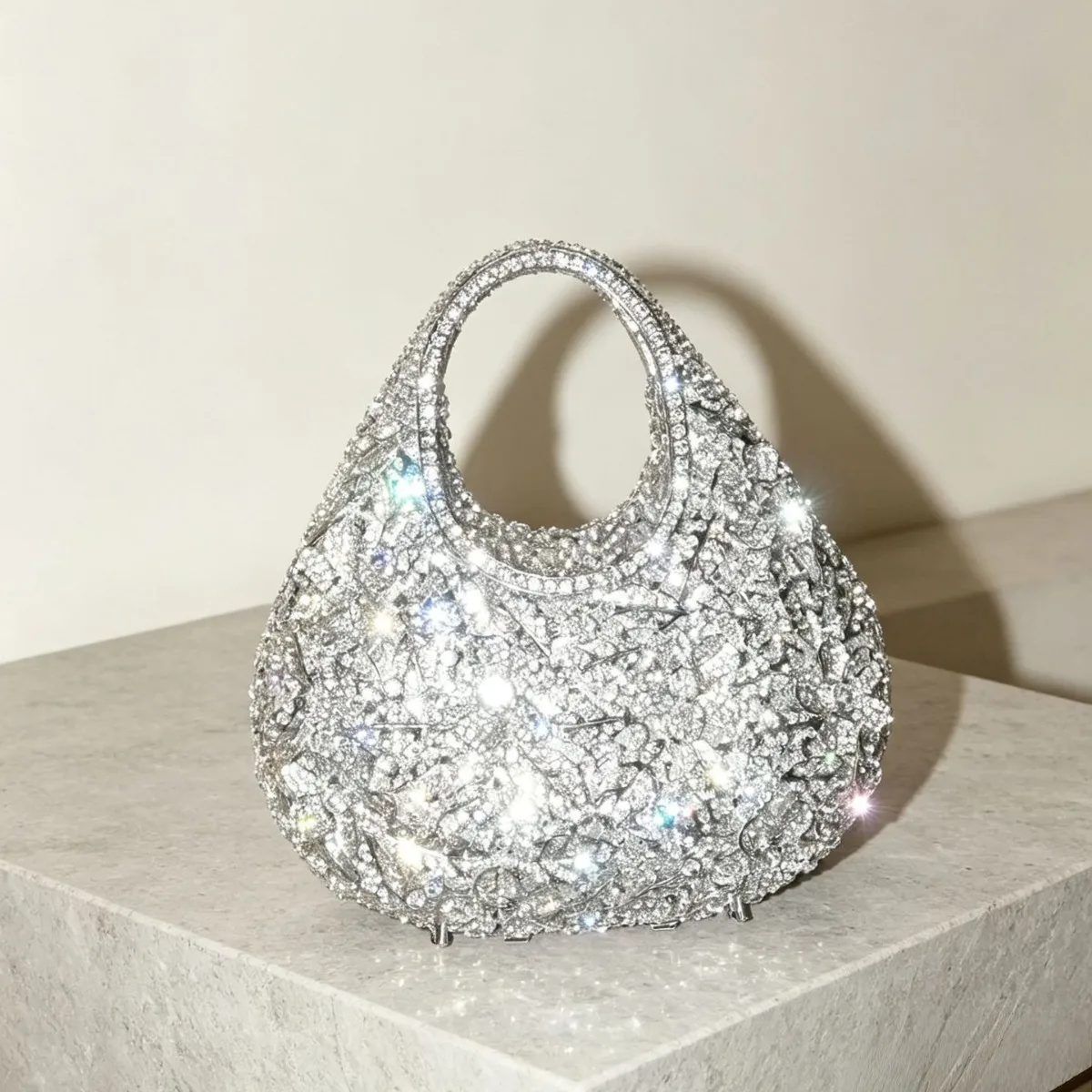 Gilt full diamond handbag hollow engraved exquisite shining arc handle elegant chic extravagant wedding dinner bag