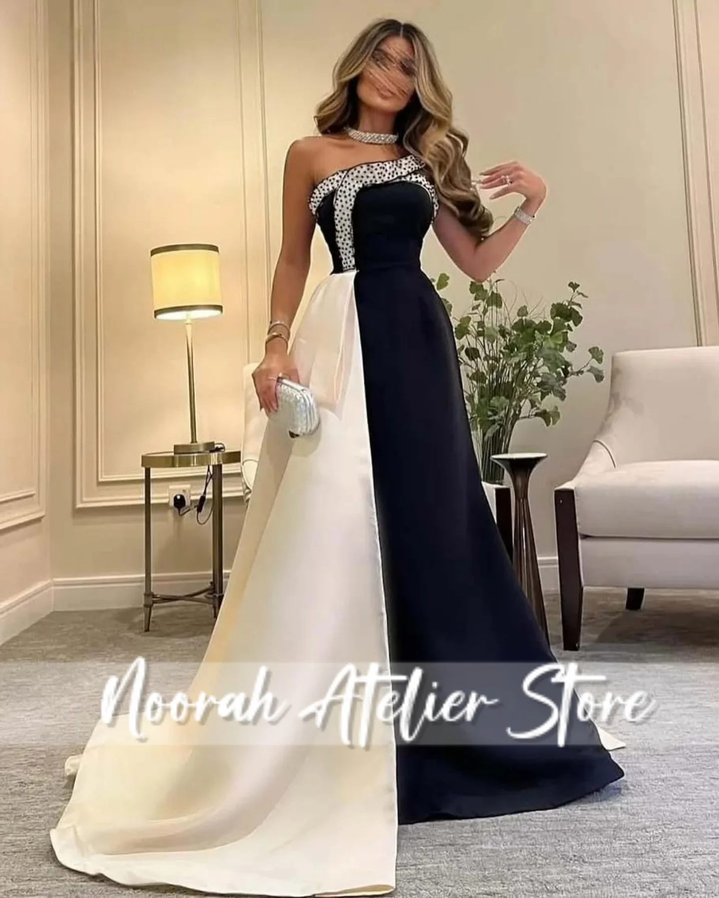 فستان سهرة نسائي فاخر جديد مطرز باللون الأسود المتباين بكتف واحد 2025 ذيل أبيض دبي فستان المشاهير فستان حفلات مخصص
