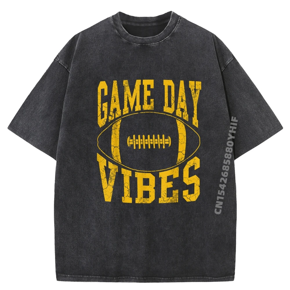 

Game Day Vibes Желтые футбольные винтажные розовые футболки с рисунком Мужская классическая стираная футболка с короткими рукавами и принтом