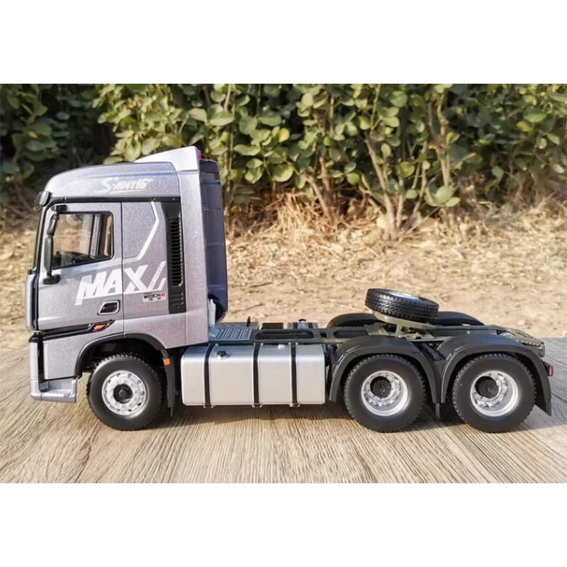 Diecast 1:24 Scale Heavy Duty Truck HOWO MAX Tractor Head Car Model Truck Alloy Model Simulation Collection Gift Toys Display