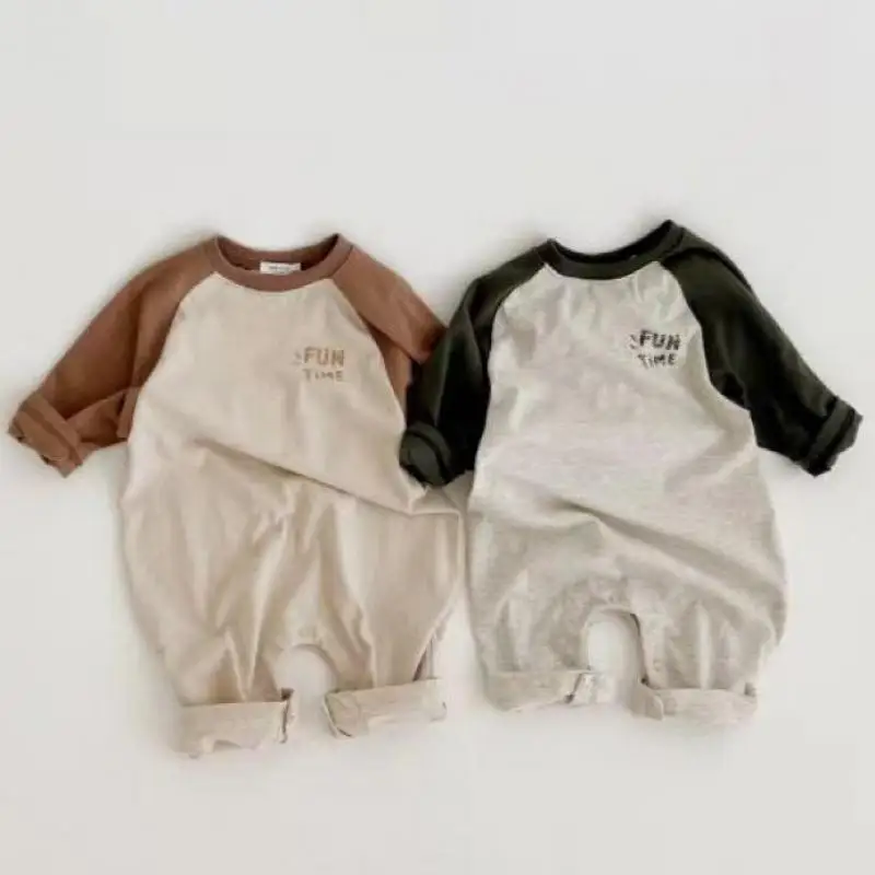 

Новинка осени 202, детский комбинезон с длинными рукавами и буквенным принтом, хлопковый простой повседневный комбинезон для маленьких мальчиков и девочек, одежда для новорожденных, От 0 до 24 месяцев
