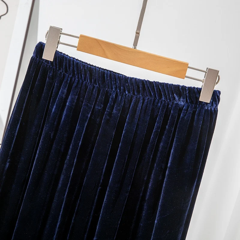 กระโปรงผ้าไหมกำมะหยี่ผู้หญิง ความยาวปานกลาง ผ้าไหมมัลเบอร์รี่ 100% ซับในสีกรมท่า เอวยางยืดสูง ดีไซน์เก๋ไก๋ รุ่น QQ011