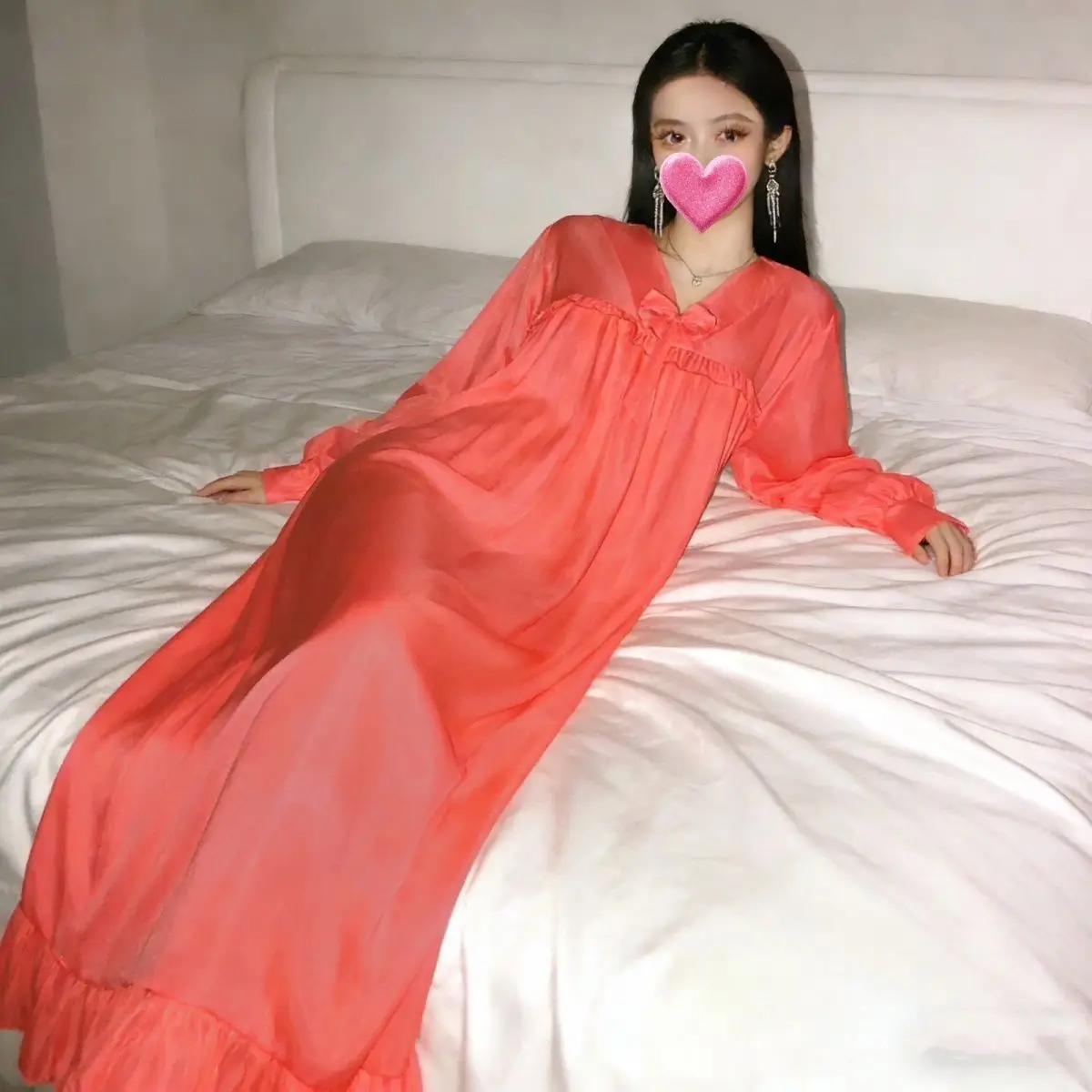 

Length 1.3-1.35m 40-80kg Unisex V Neck Glossy Sexy Women Satin Dress Loose Long Maxi Dress Sleeping Robe