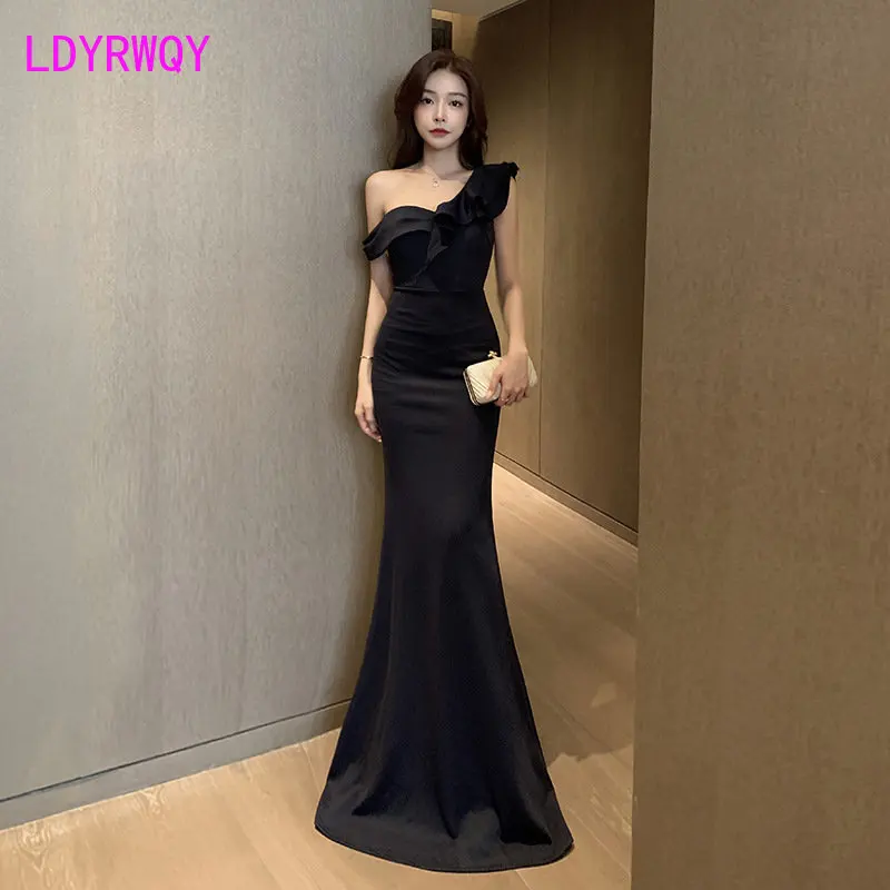 

Sexy single shoulder wipe breast to mop ground dress night club slim show thin bag buttock to mop ground female long