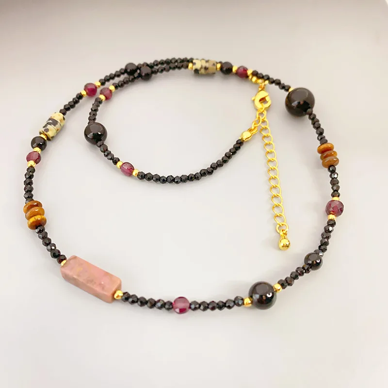 

French New Style Natural Garnet Black Agate Tiger Stone Beaded Strand Necklace Personalized Retro High-end Collarbone Chain