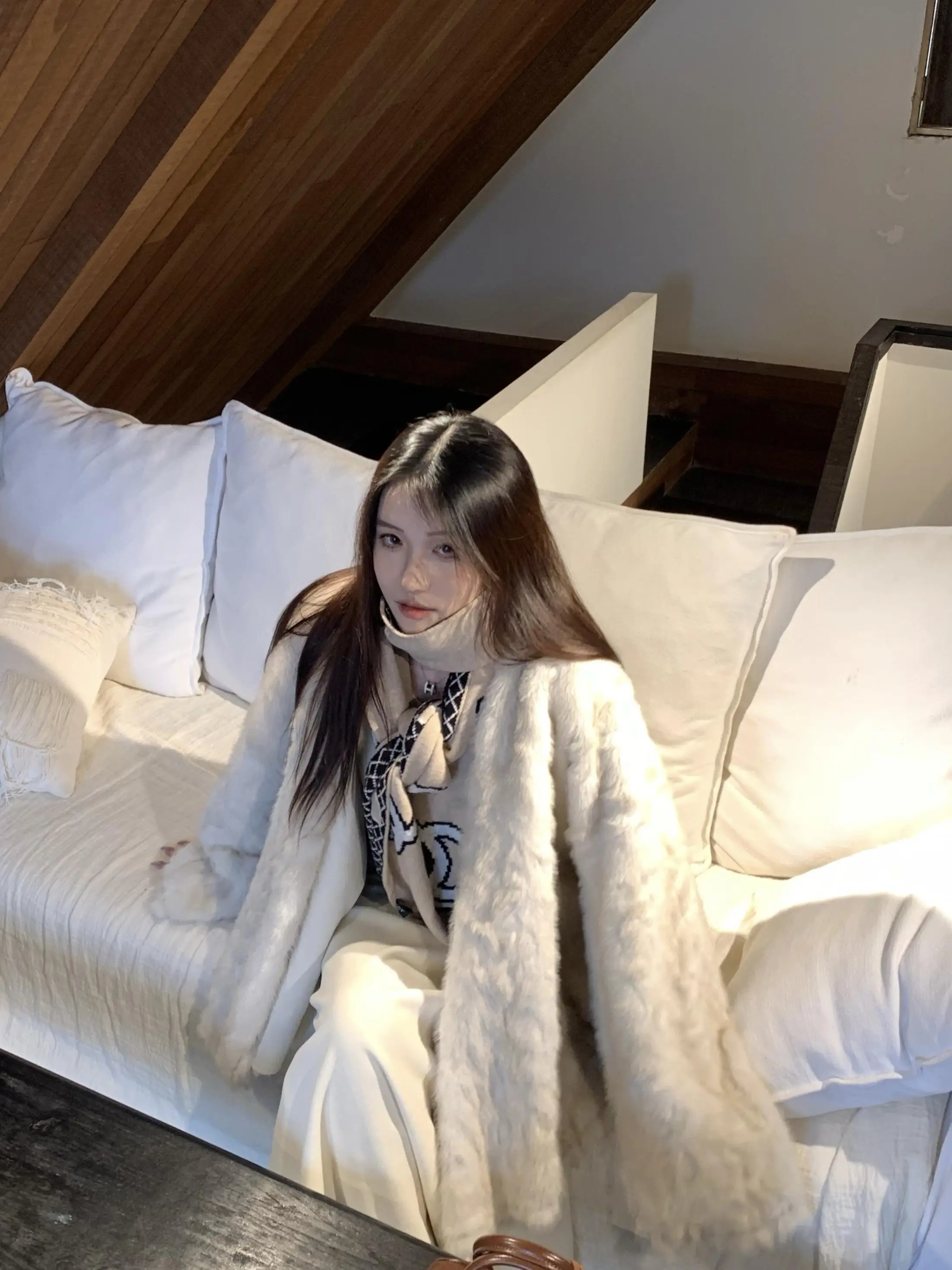 

Женское зимнее пальто Ruuii Soft Light White из экологичного меха с интегрированной кожаной отделкой, высококачественная верхняя одежда