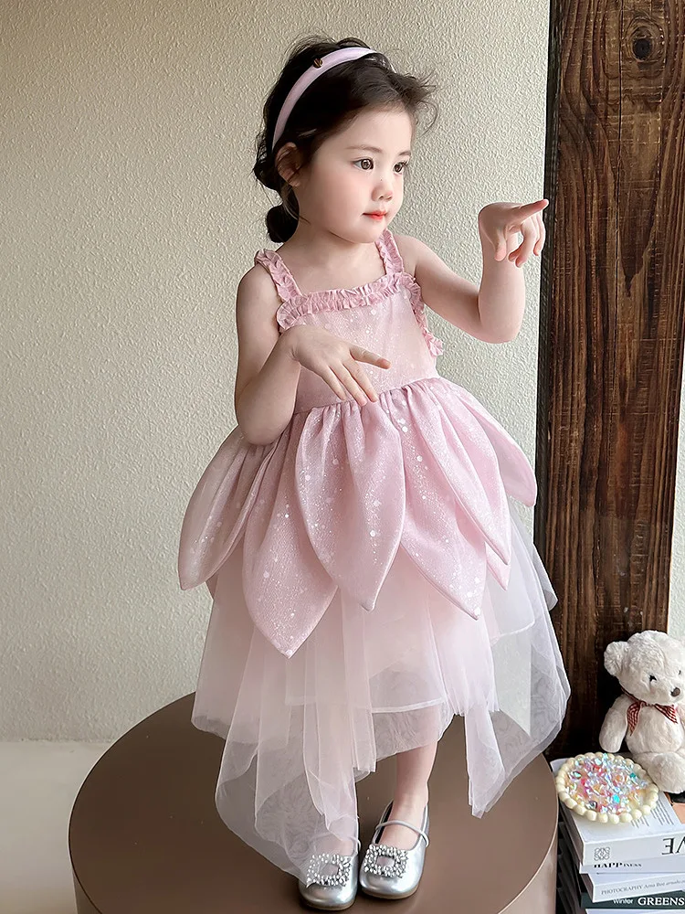 Vestido da menina das crianças vestido de princesa verão novo vestido de pétala vestido halter 2025 malha temperamento saia