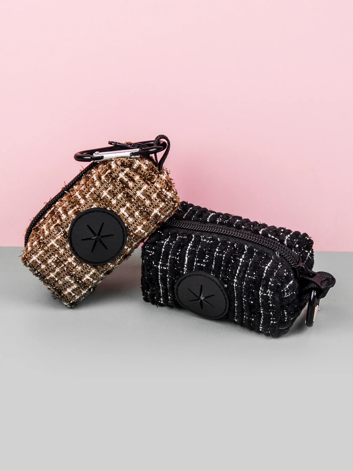 

1PCS Fashion Design Pure Color Dog Poop Bag Holder Leash Attachment（ Poop Bag And Leash）