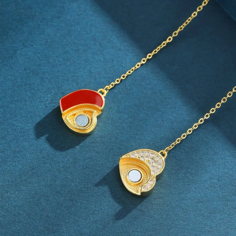 

A fashionable necklace and collarbone chain for women, a magnetic double-sided heart-shaped necklace