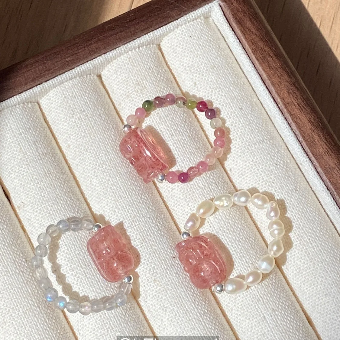 

Stunning Strawberry Pixiu Ring with Pearl Bead Elastic Rope Lucky Peach Blossom Crystal Tail Ring for Women