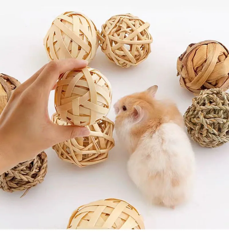 4/5 stücke Kauen geflochtenen Ball Meers chweinchen Kaninchen Hamster Kleintier spielen Haustier interaktive Kau spielzeug Naturrasen Ball Spaß Haustier Spielzeug – Detail 5